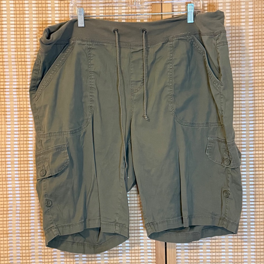 Supplies by Unionbay Womens 22W Olive Green Cargo Shorts Elastic Waist Active